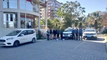 İzmir polisi sokak hayvanlarını unutmadı
