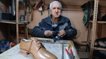 İzmir'de 81 yaşındaki kunduracı mesleğini 64 yıldır sürdürüyor