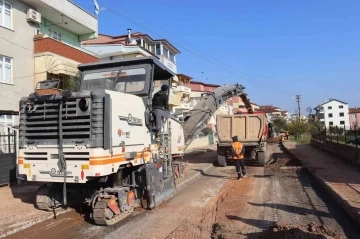 İzmit’te asfalt çalışmaları devam ediyor
