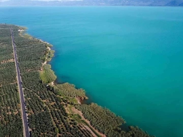 İznik Gölü turkuaz renge büründü
