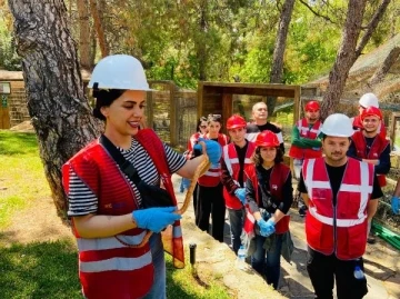 JAK timinden hayvan arama kurtarma eğitimi