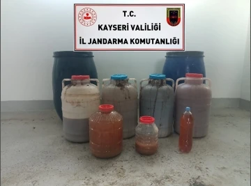 Jandarma ekipleri 407 litre el yapımı şarap ele geçirdi
