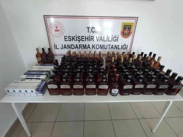 Jandarma ekipleri 85 bin lira değerinde kaçak içki ve sigara ele geçirdi
