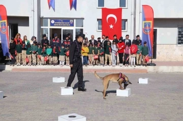 Jandarma ekipleri kurumun faaliyetlerini öğrencilere anlattı
