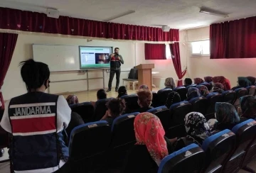 Jandarma ekiplerinden kadınlara narkotik eğitimi
