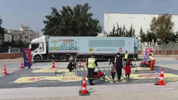 Jandarma mobil trafik eğitim tırı Mersin’de
