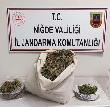 Jandarma operasyonunda 4 kilo 700 gram uyuşturucu ele geçirildi
