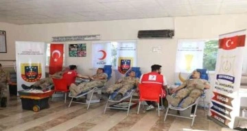 Jandarma personeli kan bağışında bulundu