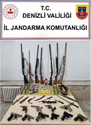 Jandarmadan Çivril’de kaçak silah operasyonu
