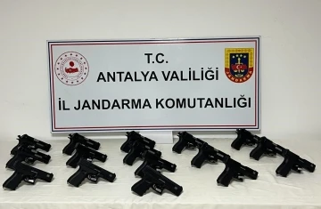 Jandarmadan seyir halindeki otomobile ruhsatsız silah operasyonu
