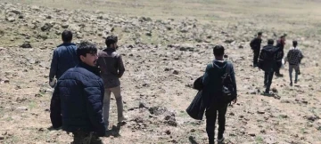 Jandarmanın dronla tespit ettiği 15 düzensiz göçmen yakalandı
