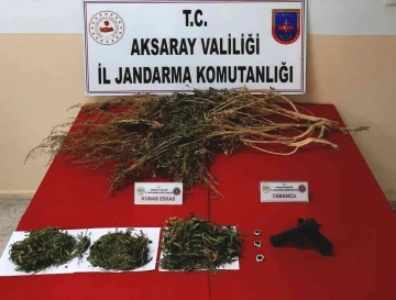 Jandarmanın operasyonunda uyuşturucu ve tabanca ele geçirildi
