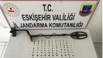 Jandarmanın yakaladığı definecinin üzerinden 107 sikke çıktı