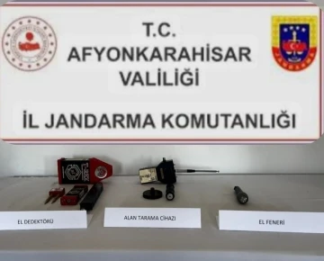 Jandarmayı görünce kaçan define avcıları kovalamaca sonrası yakalandı
