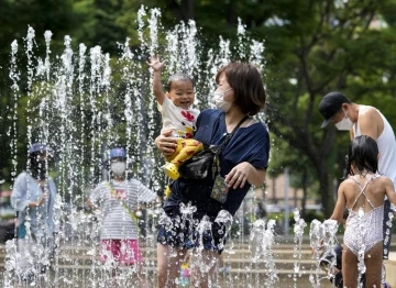 Japonya’da aşırı sıcaklar nedeniyle 7 bin 116 kişi kişi hastaneye kaldırıldı
