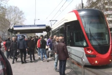 Kabataş-Bağcılar tramvay hattında oluşan hasar seferlerde aksamalara neden oldu