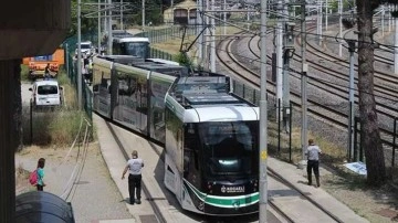 Kabataş Bağcılar tramvay seferleri durdu. Tramvay araca çarptı, seferler durduruldu