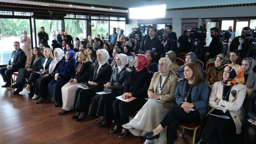 KADEM'den kadına yönelik şiddetle mücadele günü için anlamlı çağrı: Şiddete seyirci kalma