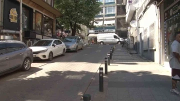 Kadıköy’de kavga ettiği çekçekçiye bıçak ve çekiçle saldırdı
