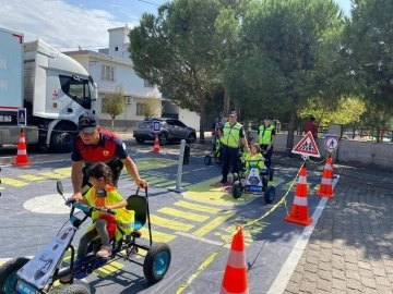 Kadıköy’de öğrencilere trafik eğitimi
