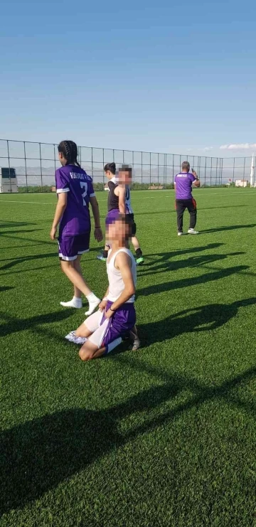 Kadın futbol maçında erkek oyuncu iddiası!
