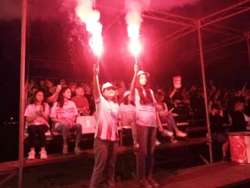 Kadın taraftarlar futbol turnuvasına renk kattı
