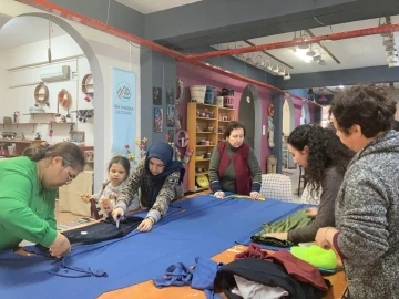 Kadınlar depremzedeler için seferber oldu
