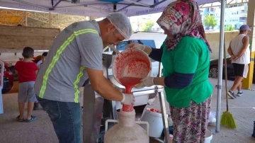 Kadınların salça mesaisi 15 gün erken başladı
