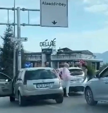 Kadınların tekme tokat kavgası kamerada
