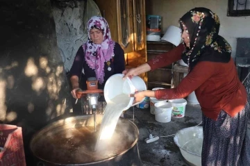 Kadınların ürettiği ev yapımı dut pestillerine yoğun talep
