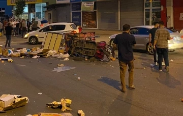 Kağıt toplama aracı ile otomobil çarpıştı: 1 yaralı
