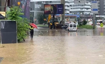 Kağıthane  Cendere Caddesi su bastı araçlar sular altında kaldı
