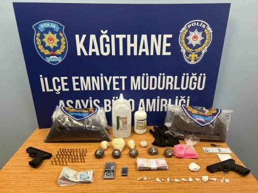 Kağıthane’de uyuşturucu satıcılarına operasyon: 5 şüpheli yakalandı
