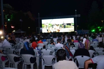 Kahramankazan’da çocuklara açık havada sinema keyfi
