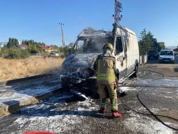 Kahramankazan’da park halindeki araç yangını korkuttu
