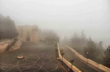 Kahramanmaraş’ta Ashab-ı Kehf yoğun sis içinde kaldı
