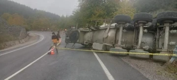 Kahramanmaraş'ta beton mikseri devrildi; sürücü öldü