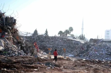 Kahramanmaraş’ta enkazların arasında çocuk olmak
