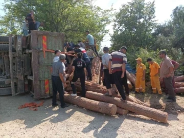 Kahramanmaraş’ta tomruk yüklü kamyon devrildi: 1 ölü, 2 yaralı
