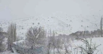 Kahramanmaraş’ta kar yağışıyla bazı bölgeler beyaza büründü