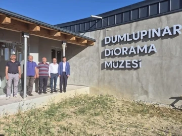 Kahveci, Dumlupınar Diorama Müzesi’nde incelemelerde bulundu
