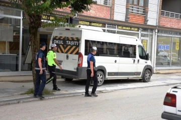 Kaldırımları park yapan sürücülere cezai işlem
