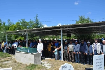 Kalp krizi sonucu hayatını kaybeden muhtar toprağa verildi
