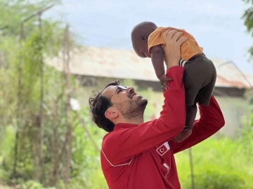 Kamerunlu göçmenlerin kampına ilk Türkiye ulaştı
