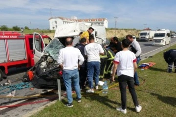 Kamyona arkadan çarpıp sıkışan sürücü için can pazarı kuruldu