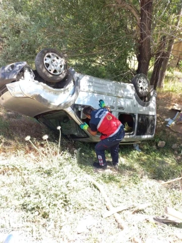 Kamyonet takla attı: 3 yaralı
