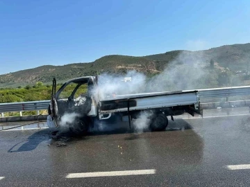 Kamyonet yangını söndürüldü
