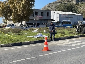 Kamyonetin çarptığı otomobilin sürücüsü, aracından fırlayarak hayatını kaybetti
