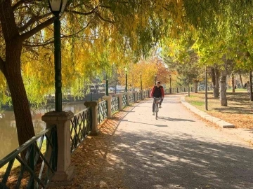 Kanlıkavak Parkı sonbaharda görenleri hayran bırakıyor
