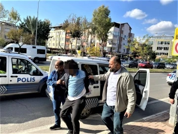 Kapı anahtarıyla 3 polisi ve bir vatandaşı yaralayan motokurye tutuklandı
